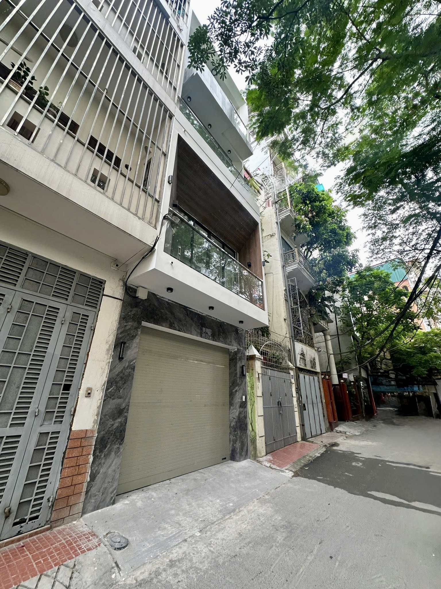 Bán Nhà Mặt Phố Hoàng Cầu, Đống Đa. 61m x 6T Thang Máy. Nhà Mới Đẹp, Ô tô Tránh, 30,8 Tỷ