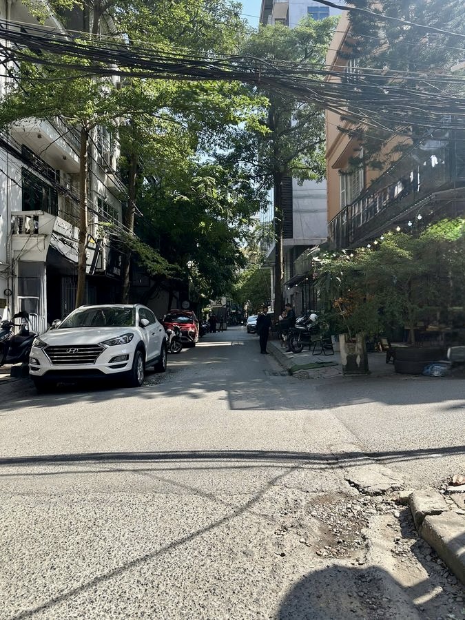 Nhà mặt ngõ lớn Thái Hà, vỉa hè rộng, 4 tầng thông sàn, kinh doanh mạnh – 40m² – 30 tỷ