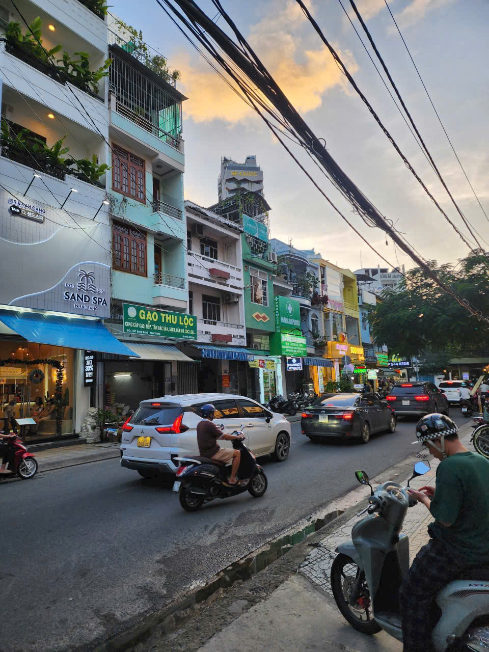 BÁN NHÀ VỊ TRÍ ĐẮC ĐỊA 4 TẦNG ĐƯỜNG BẠCH ĐẰNG- P. NHA TRANG