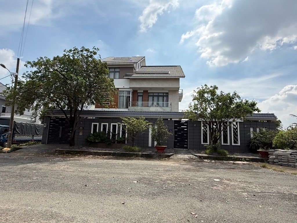 CĂN NHÀ ƯỚC TẠI QUẬN 12 GIÁ HỜI 36 TỶ, DIỆN TÍCH LỚN 600M2, 10 PHÒNG NGỦ, SỔ ĐỎ CHÍNH CHỦ!