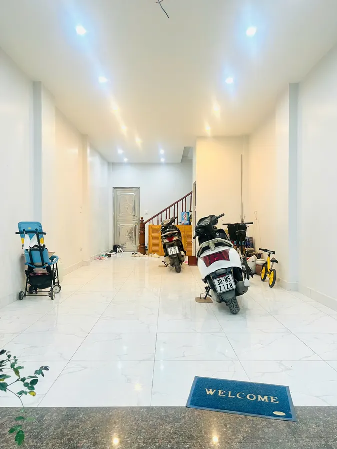 [266] Bán nhà Trần Quý Cáp, TT Đống Đa, dân xây, 2 ô tô tránh KD, sổ đỏ hoa khôi. DT 41m2. Giá 16 tỷ