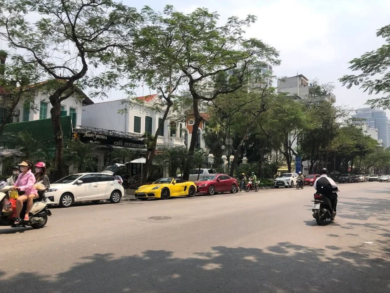 Vị trí đắc địa phố Lý Nam Đế, trung tâm Hoàn Kiếm – khu phân lô quân đội, an ninh tuyệt đỉnh – dân trí cao. • Tầng 2 có nóc riêng, không chung đụng ẩm thấp