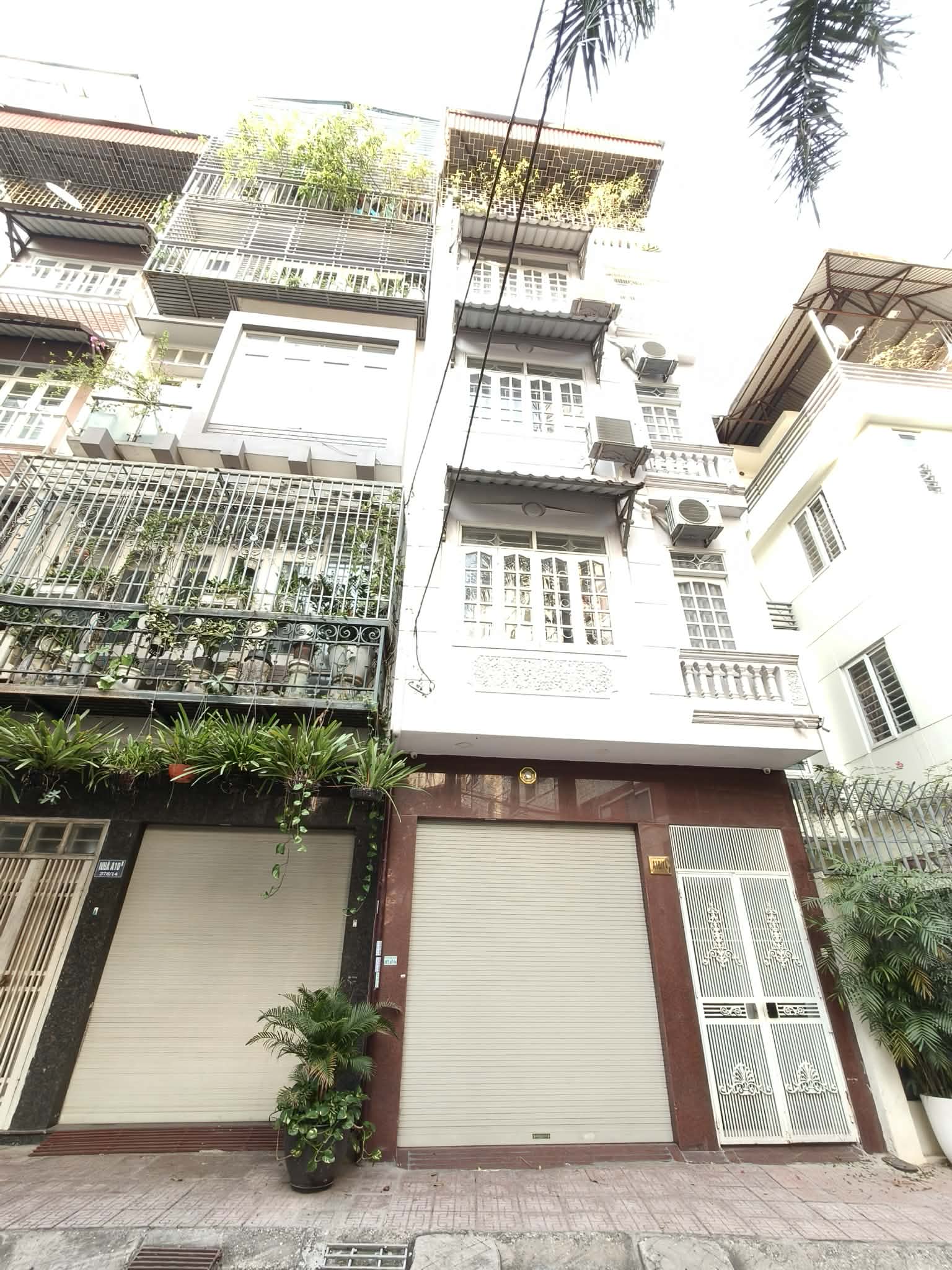 BÁN NHÀ PHỐ HOÀNG QUỐC VIỆT, CẦU GIẤY, DT 40M, 5T,5M RA Ô TÔ TRÁNH,GIÁ 13 TỶ.