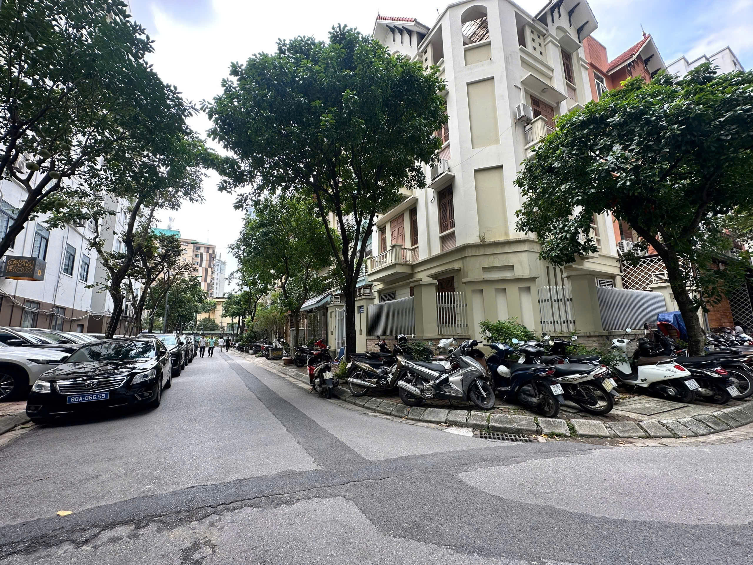 Cho thuê BT Dương Đình Nghệ, Cầu Giấy 92m2 x 4 tầng, 38 Triệu (chốt) VP cty, ở nhóm gđ