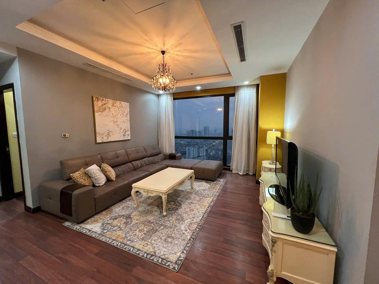 Cho thuê căn hộ chung cư cao cấp Nguyễn Trãi, 133m², 3PN, 2 WC Full đồ vào ngay