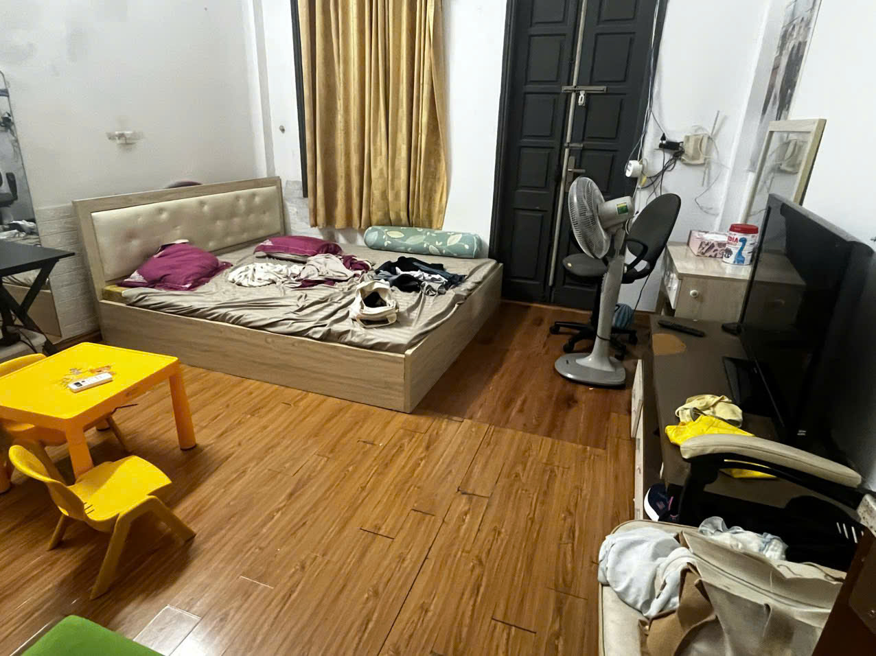 Cho thuê nhà 99 Định Công Hạ,50 m², 4 tầng, gồm 4 phòng ngủ và 3 nhà vệ sinh.8 triệu