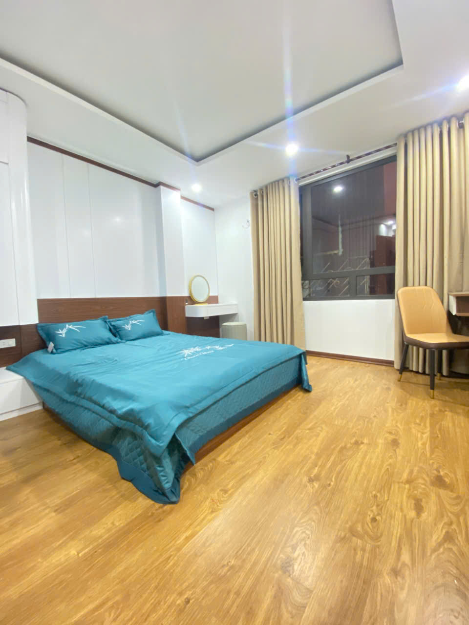 Cho thuê CHDV ngõ 75 Giải Phóng, 42m² x 6 tầng cải tạo được 9PN, 30 Triệu