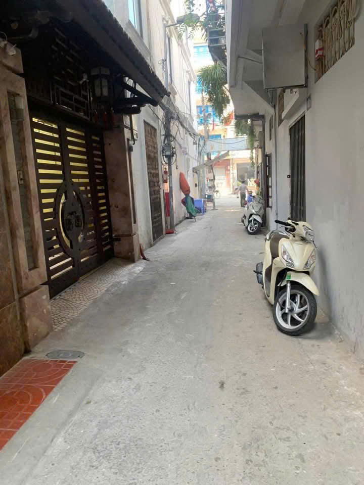 Cho thuê nhà ngõ ô tô Giảng Võ 25m² x 3,5 tầng, 2 ngủ, 3 WC, 1 gác xép chỉ 8 triệu