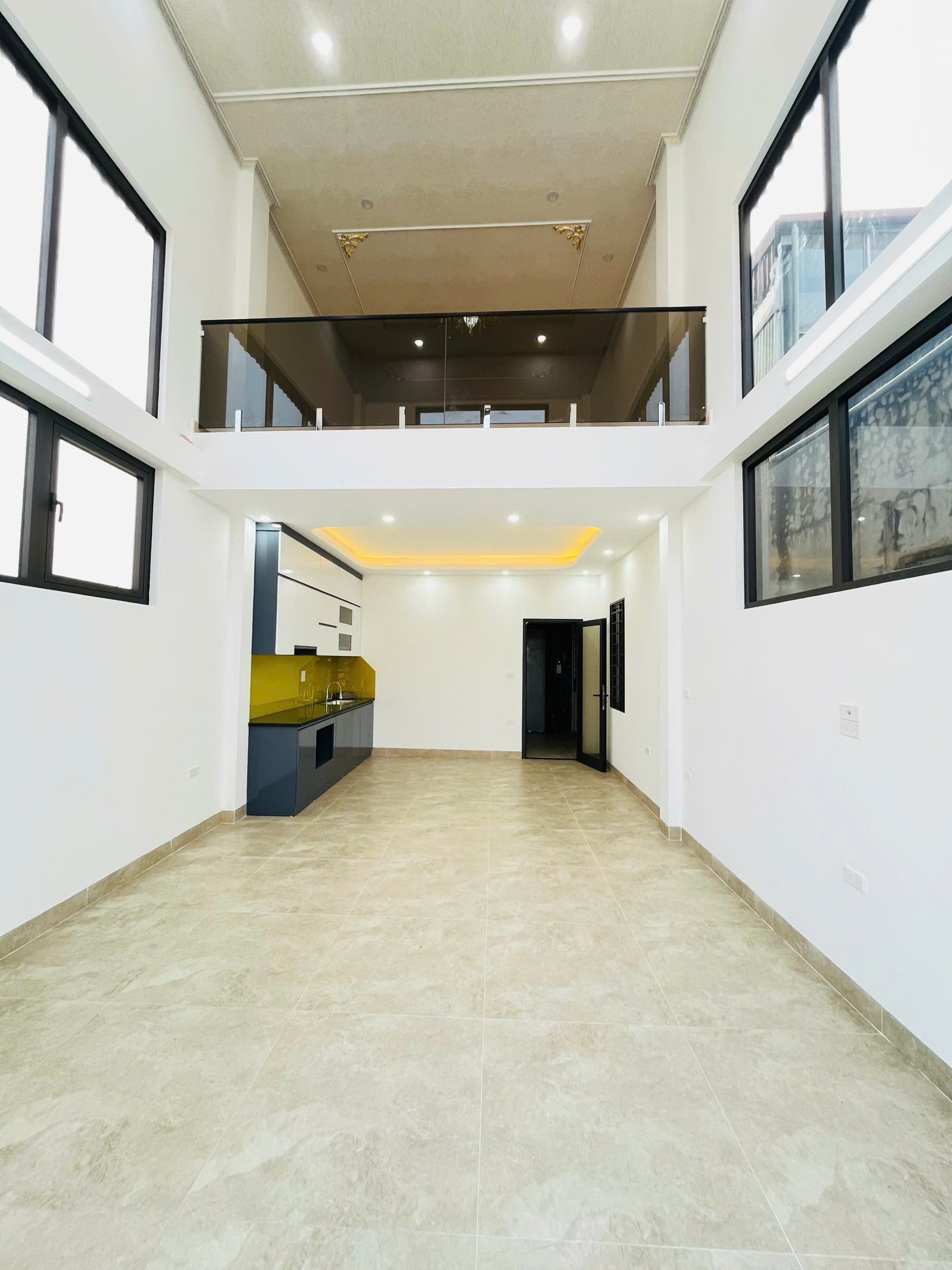 Cho thuê nhà mặt phố Quận Hai Bà Trưng 65m² x 5 tầng – 5 phòng KD VP, Showroom