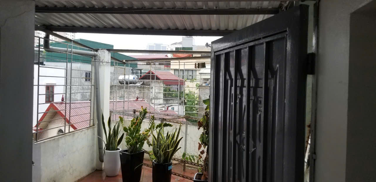 Cho thuê nhà nguyên căn ngõ 97 Thái Thịnh, 50m² x 4 tầng, 5 phòng ngủ, 3 WC, 17 triệu