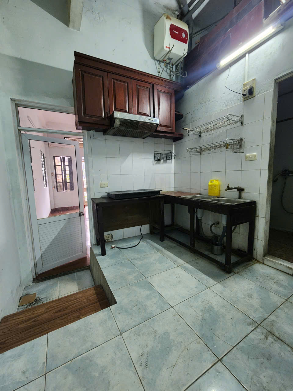 Cho thuê căn hộ tầng 2 Mặt Phố Trương Định 80m2, 2 ngủ chỉ 6 Triệu ở hộ gia đình