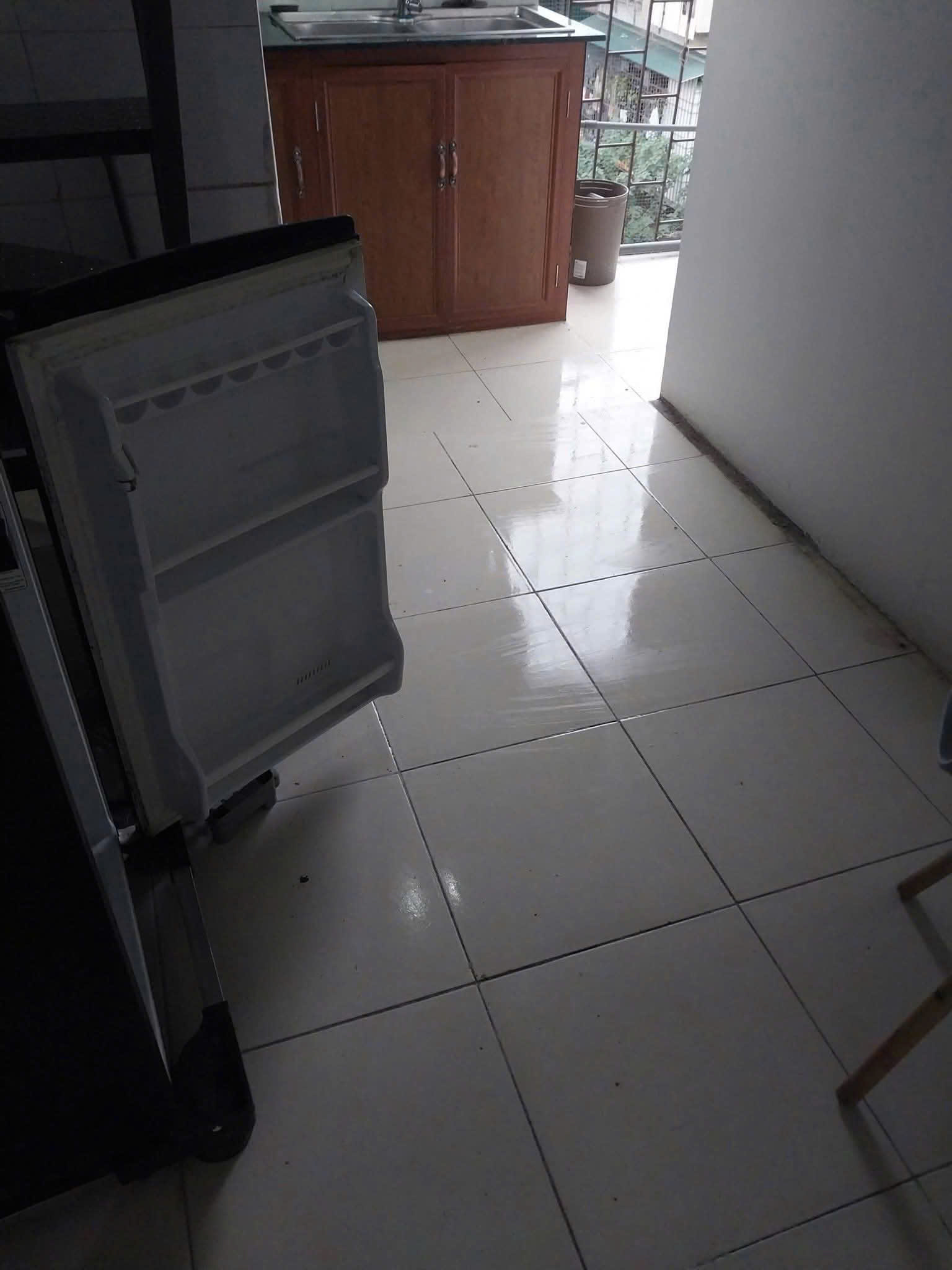 Cho thuê căn hộ tập thể tầng 5, 13 Khuất Duy Tiến 90m², gồm 3 phòng ngủ, 2 WC 8 triệu