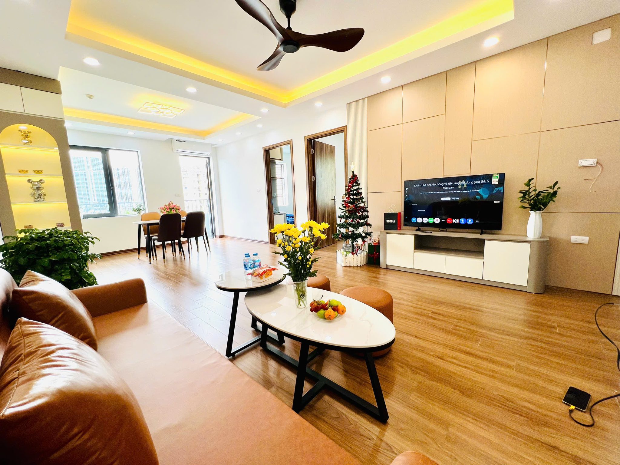 Thoáng Đẹp, Tòa B10 Nam Trung Yên 69m, 2PN 2WC, Nội thất xịn sò, 6.88 tỷ