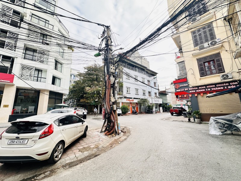 Nhà phố Thái Hà Đống Đa Hà Nội ô tô tránh nhau 40 tỷ. Mặt tiên 7.5m DT 110m2