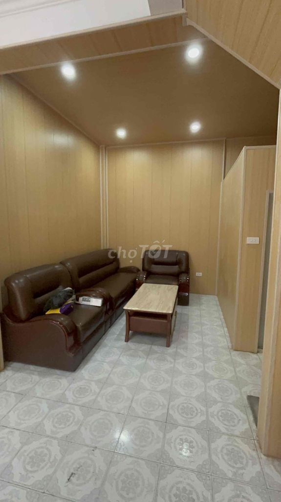 Cho thuê nhà nguyên căn 2 tầng tại phố Hồng Mai, quận Hai Bà Trưng