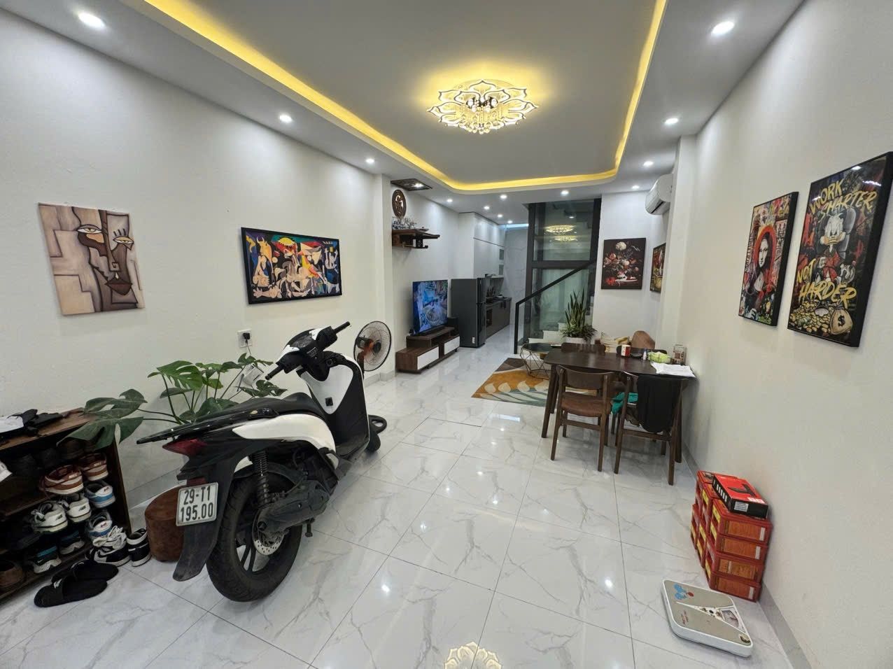 ĐỨC GIANG – NHÀ DÂN XÂY – Ô TÔ TRÁNH – Ô TÔ VÀO NHÀ – THANG MÁY – SAU NHÀ THOÁNG VĨNH VIỄN