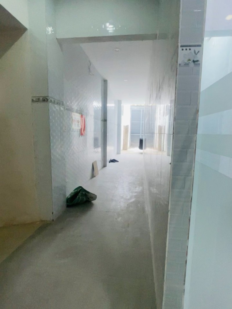 Bán nhà 3 tầng 130m2 ở đường số 6, Phường Linh Trung, Thủ Đức, TP HCM. Giá 10,15 tỷ, sổ hồng đầy đủ, liên hệ