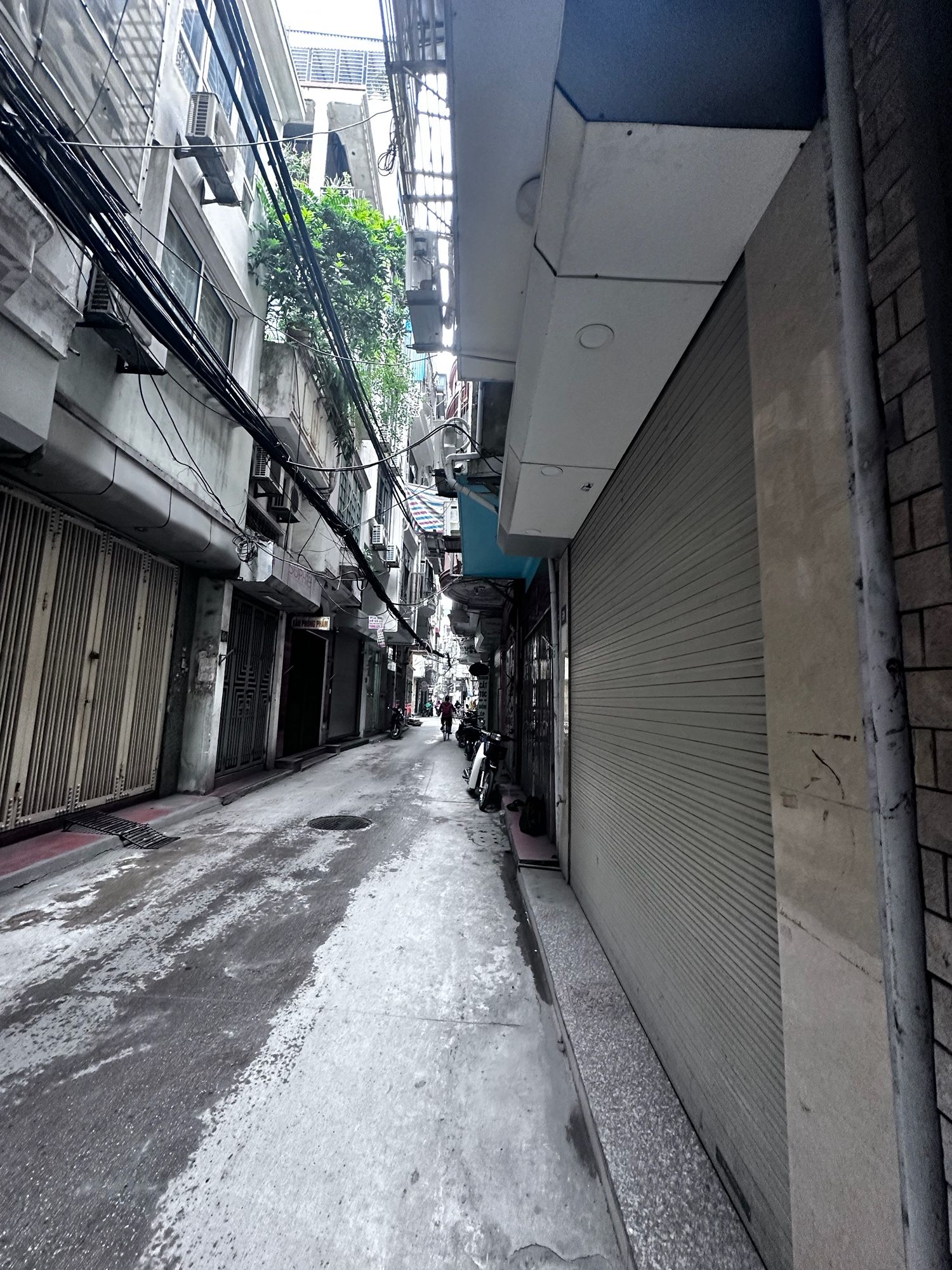 NHÀ ĐẸP GẦN PHỐ -HOÀNG HOA THÁM - TRUNG TÂM TÂY HỒ - MẶT NGÕ KINH DOANH - GẦN Ô TÔ - Ô TÔ LÙI CỬA - NHÀ GẦN HỒ TÂY THOÁNG MÁT. DT 40M X 5T MT 4M GIÁ 12.5 TỶ ,,