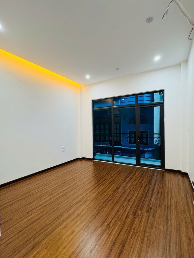 [284] SIÊU PHẨM HOÀNG VĂN THÁI – Ô TÔ VÀO NHÀ – CÁCH PHỐ 20M – NHÀ ĐẸP Ở NGAY – PHÂN KHÚC HIẾM