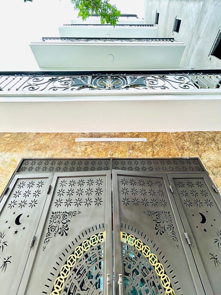 BÁN NHÀ HỒNG TIẾN LONG BIÊN,OTO ĐỖ CỔNG,MỚI TINH,NGÕ THÔNG,52M NHỈNH 9 TỶ