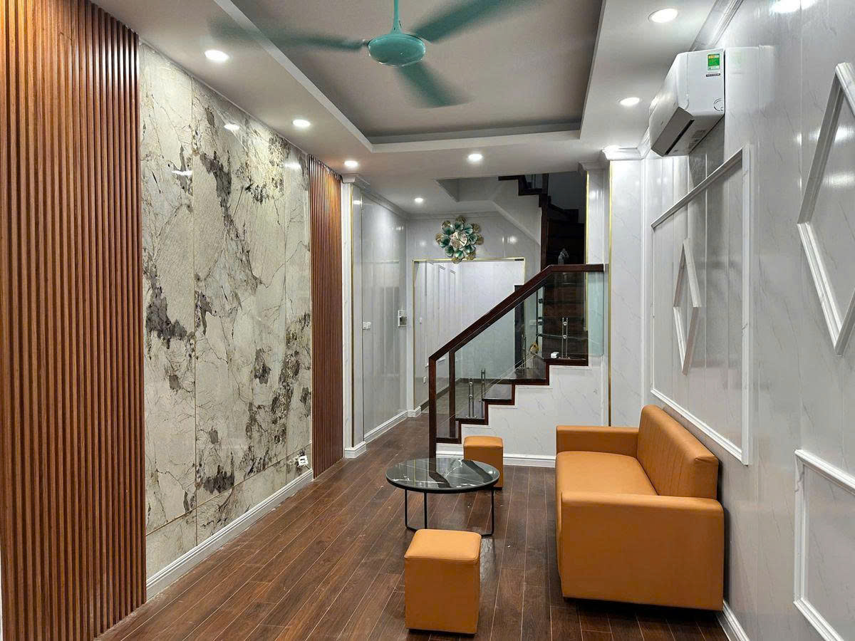 BÁN NHÀ PHỐ NGUYỄN NGỌC NẠI 53M² x 3 TẦNG – MT 3.5M GIÁ 16.9 TỶ – Ô TÔ ĐỖ CỬA