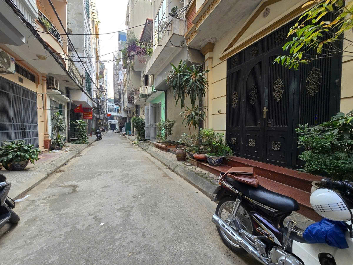 Bán nhà Hoàng Quốc Việt – Cầu Giấy - 45m² - 4 tầng - Giá 21 tỷ. Phân lô cán bộ, ô tô chạy vòng quanh.