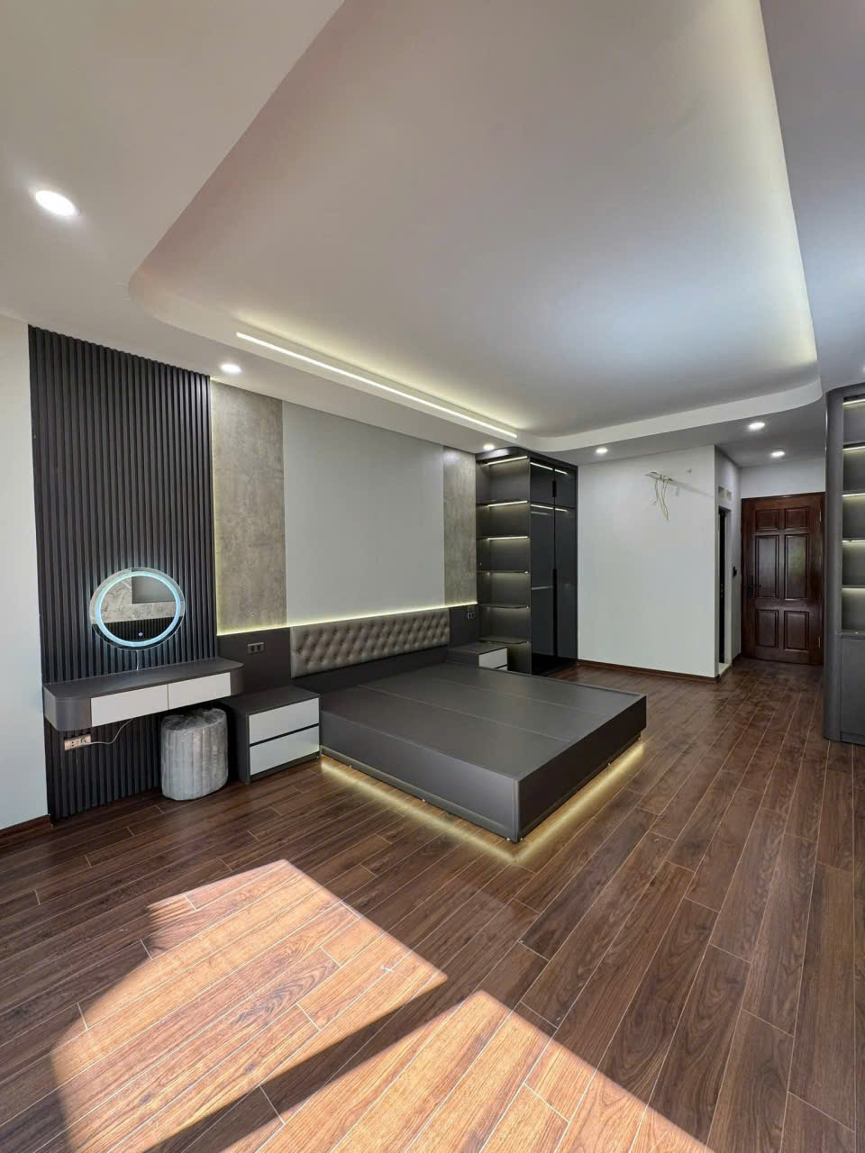 Bán nhà Hoàng Quốc Việt – Cầu Giấy, 45m², 7 tầng thang máy, giá 23.x tỷ.