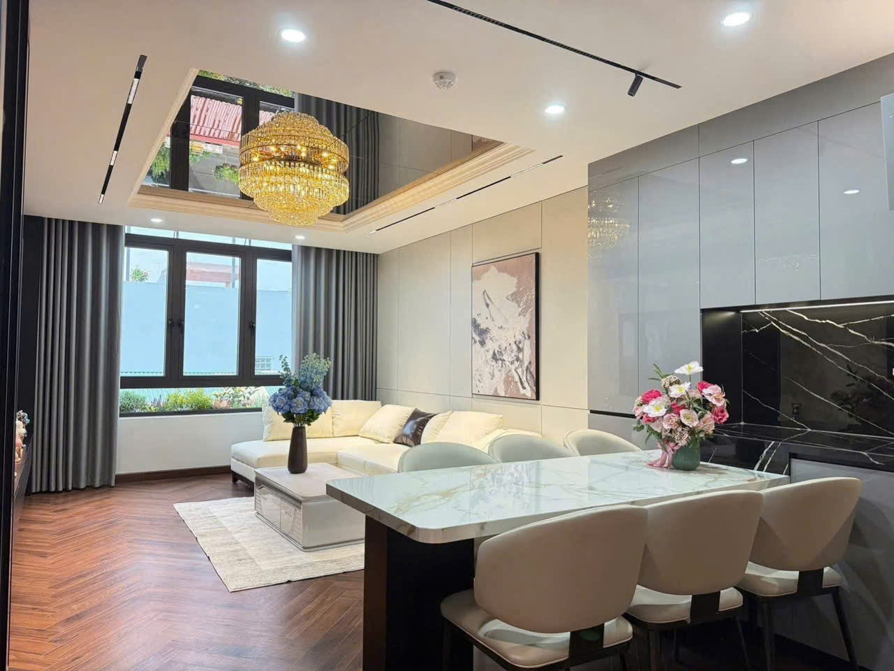 Trần Thái Tông, Cầu Giấy, 45m² x 6T. Giá 16.5 tỷ. Nhà mới, thang máy, thông sàn, ô tô tránh