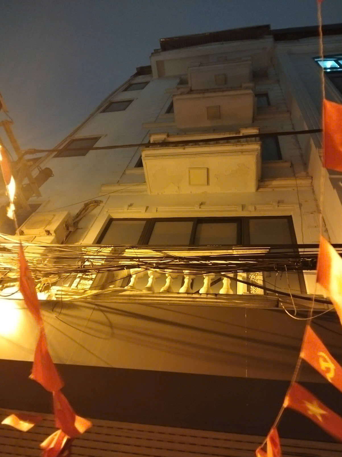 Bán Nhà Phố Khương Đình 42m x 5 tầng MT 4.6m Ô Tô Đỗ Cửa Gần Phố 12.8 Tỷ