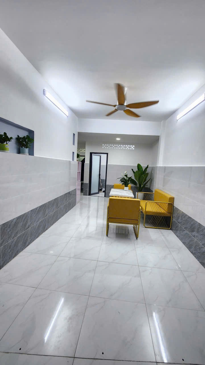 Cần bán nhà và phố Q.7 sổ riêng không thiết kế giá rẻ