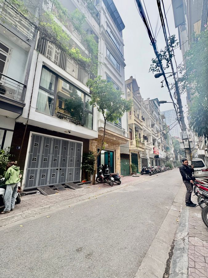 Bán Nhà Mạc Thái Tổ. Cầu Giấy. Ô Tô. Vỉa Hè. DT 60m2. MT 5m. 4 Tầng. Giá 33.5 Tỷ