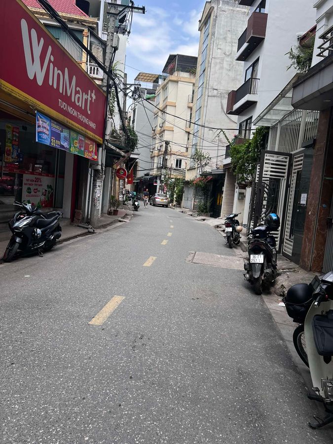 Bán Nhà Mặt Phố Hoa Bằng. Cầu Giấy. Lô Góc. Ô Tô. DT 210m2. MT 5m. 5 Tầng. Giá 55 Tỷ.