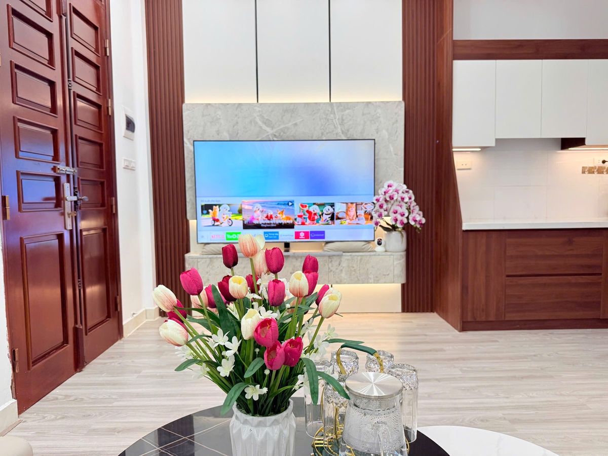 Bán Nhà Võ Chí Công. Cầu Giấy. DT 30m2. MT 5.5m. 5 Tầng. Giá 8.2 Tỷ