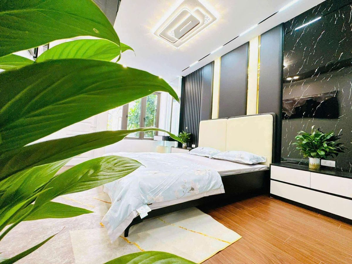 Bán Nhà Võ Chí Công. Cầu Giấy. DT 32m2. MT 3.8m. 5 Tầng. Giá 7.95 Tỷ