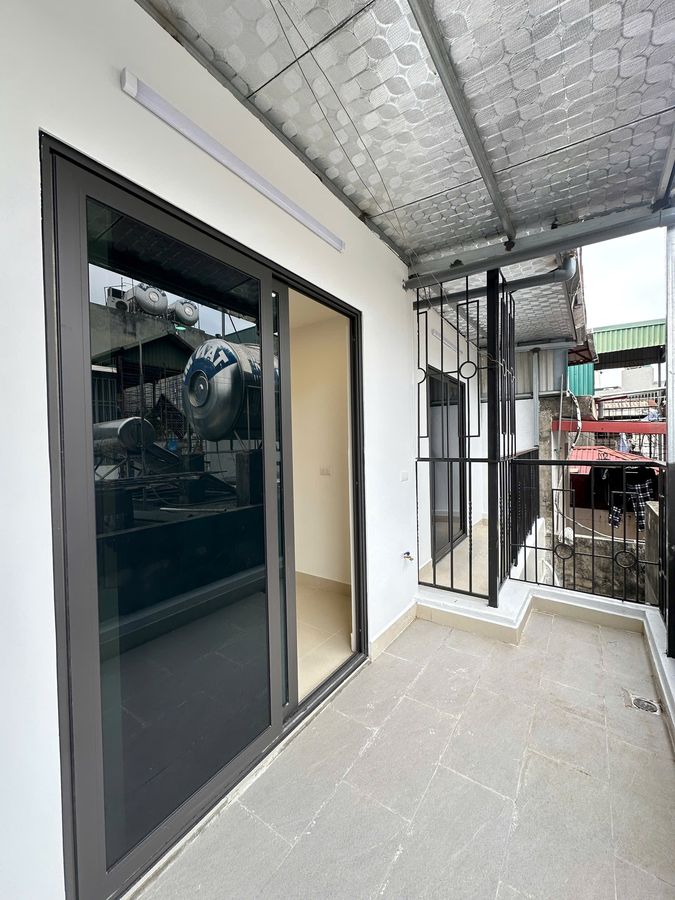 Bán Nhà Trung Phụng. Đống Đa. DT 28m2. MT 3.3m. 5 Tầng. Giá 6.2 Tỷ.