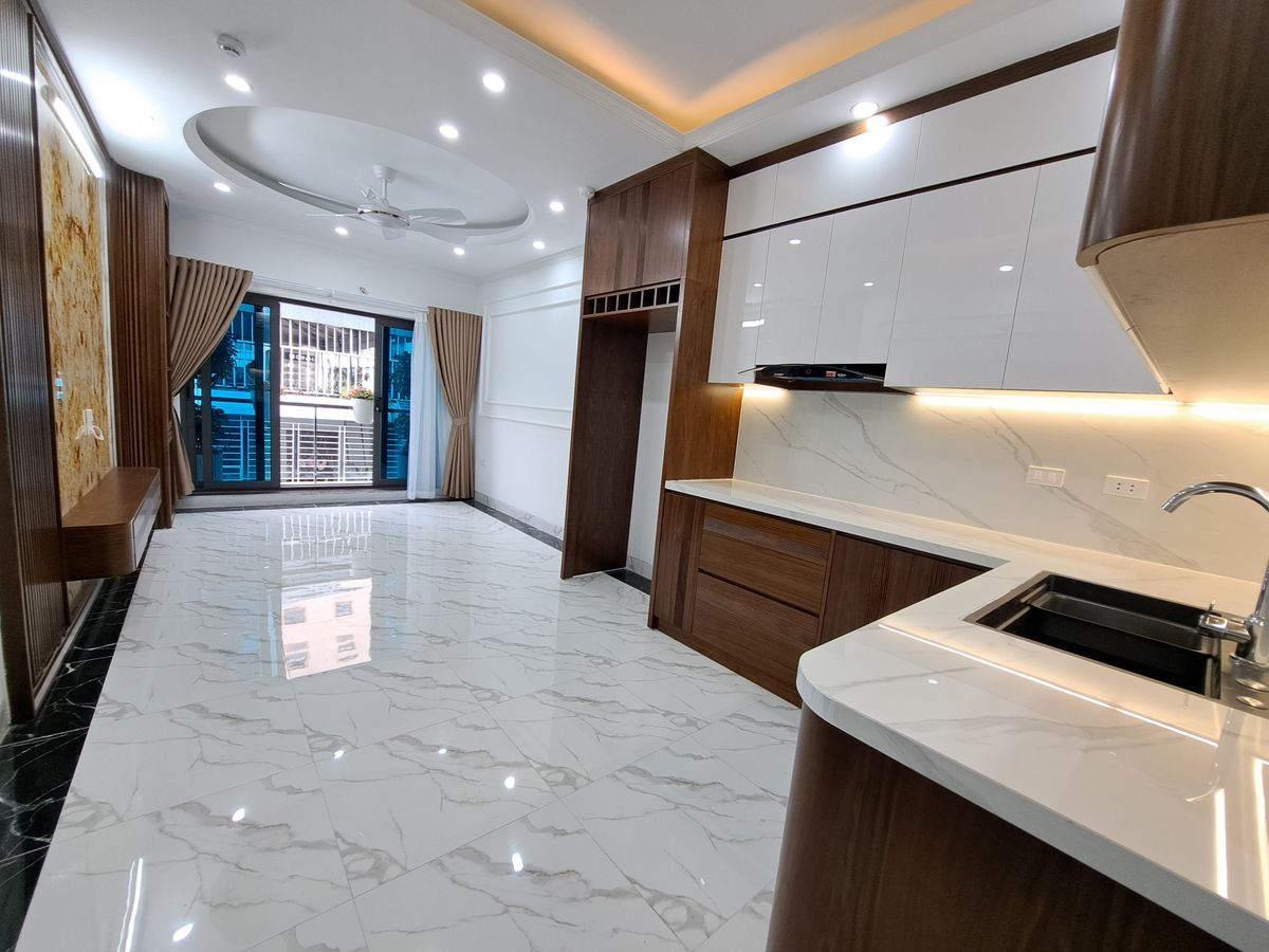 Bán Nhà Phố Hoàng Đạo Thành 42m x 8 Tầng Thang Máy Ô Tô Nhà Đẹp Giá 21.8 TỶ