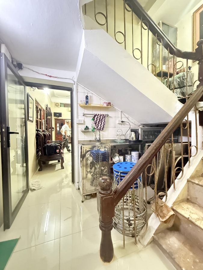 Bán Nhà Đặng Tiến Đông. Đống Đa. Ô Tô. DT 96m2. MT 4.7m. 3 Tầng. Giá 25.4 Tỷ.