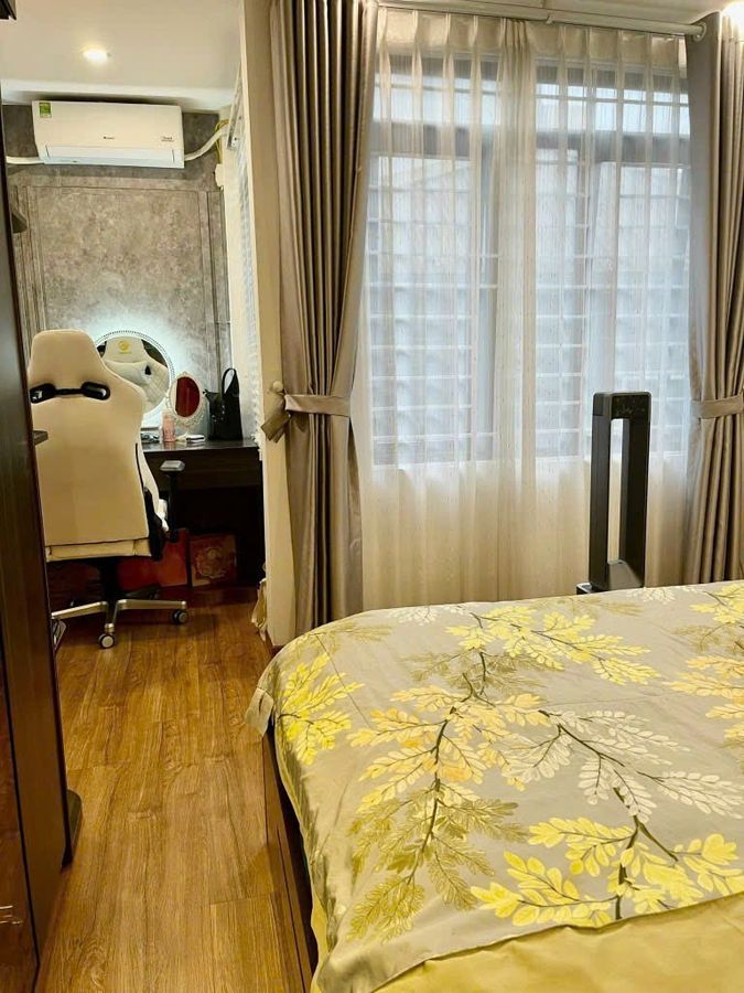 Bán Nhà Nguyễn Khang. Cầu Giấy. DT 33m2. MT 5m. 5 Tầng. Giá 7.06 Tỷ.