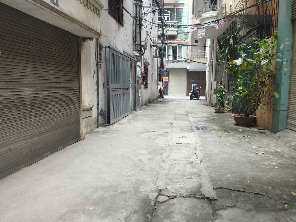 BÁN NHÀ MẶT PHỐ TRUNG KÍNH – 148M² – MT 4.3M – VỈA HÈ RỘNG – KINH DOANH ĐỈNH – 72 TỶ