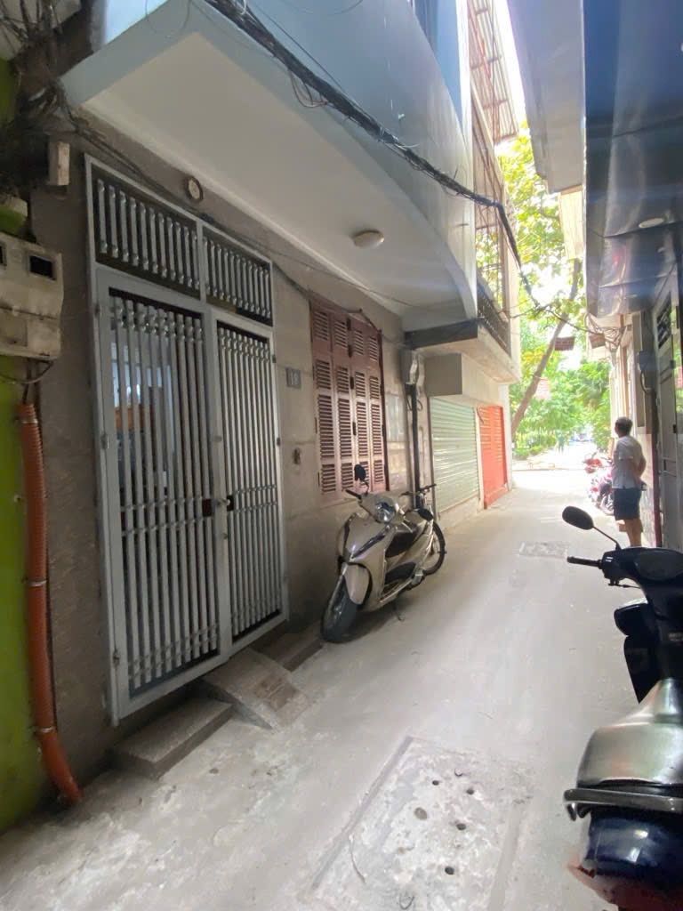 Bán nhà Hoàng Cầu 42/46m2. 5 tầng. mặt tiền 5.6m. giá 17.2 Tỷ Đống Đa Hà Nội