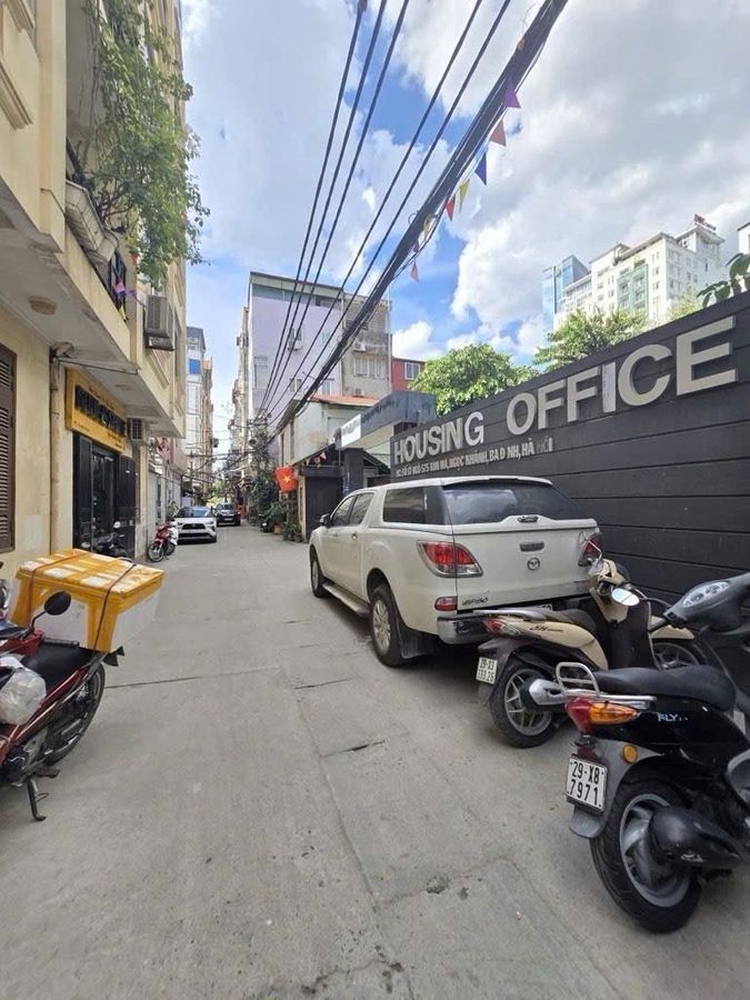 Bán Nhà Kim Mã 30m2. 6 tầng. mặt tiền 4.8m. giá 15.8 tỷ Ba Đình Hà Nội