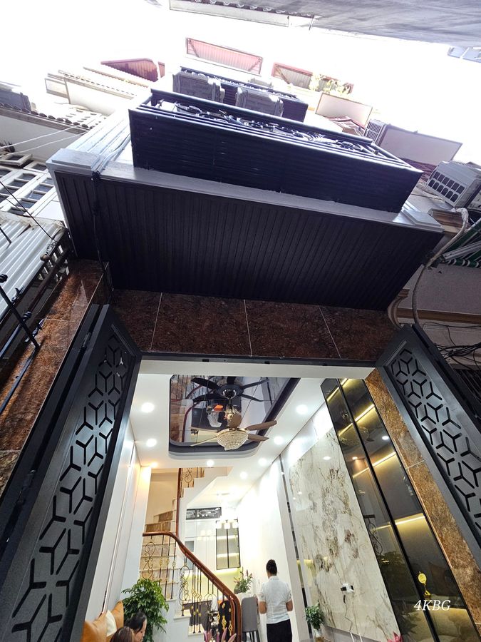 Bán Nhà Ngọc Khánh 33m2. 4 tầng. mặt tiền 3.1m. giá 9.9 Tỷ Ba Đình Hà Nội