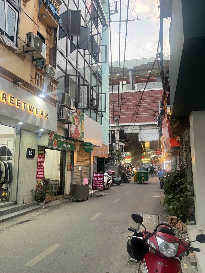 Bán Nhà Đông Các 54m2. 4 tầng. mặt tiền 6.3m. giá 31.5 Tỷ Đống Đa Hà Nội