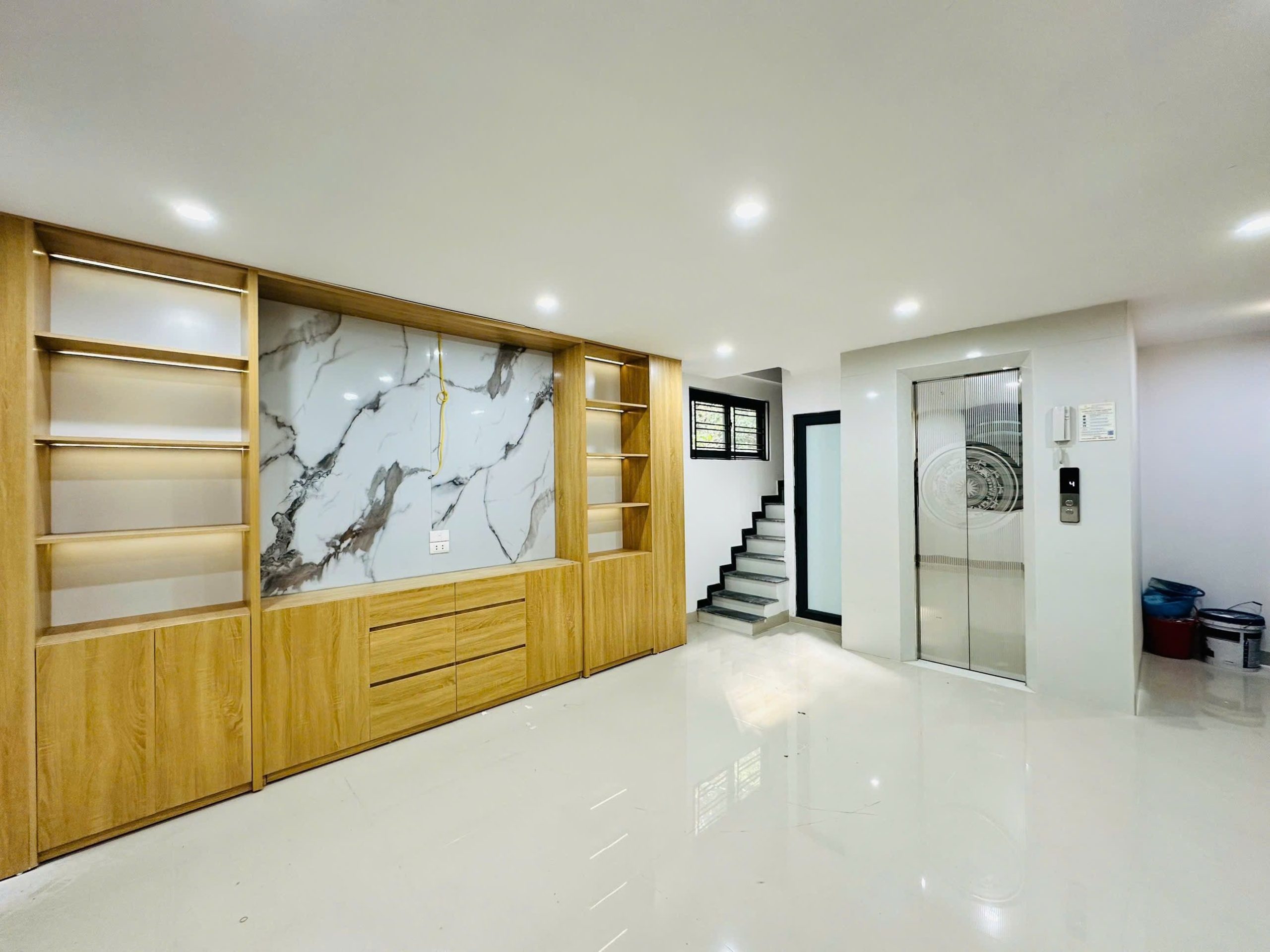 Bán Nhà Vũ Thạnh 32m2. 7 tầng. mặt tiền 6.6m. giá 12.2 tỷ Đống Đa Hà Nội