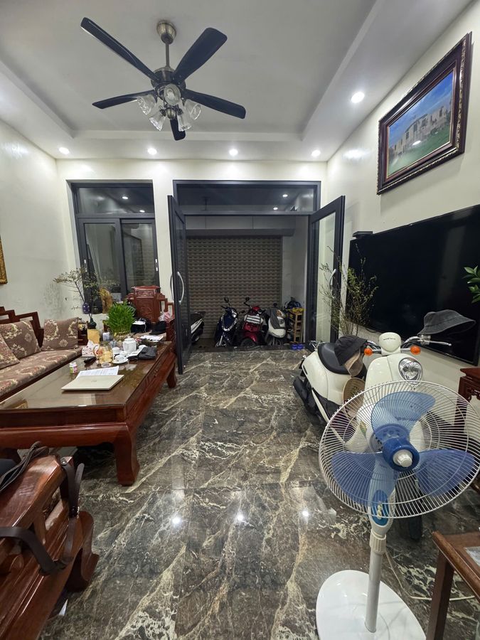 Bán Nhà Phố Hoàng Văn Thái 67m x 4 Tầng MT 4.9m Giá Bán 21.2 Tỷ