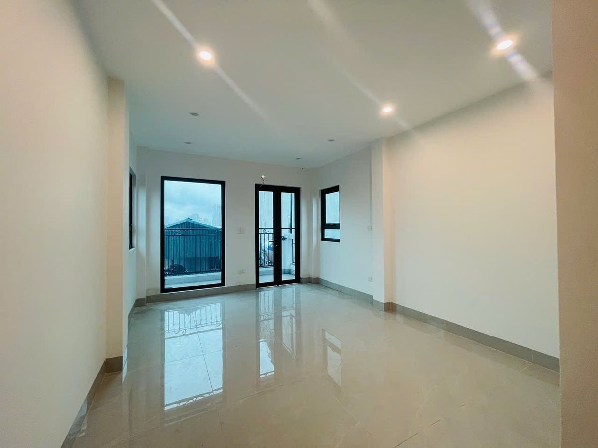 Bán Nhà Đường Kim Giang 38m x 7 Tầng Ô Tô Đỗ Cửa 12.8 Tỷ NGõ Thông Nhà Mới