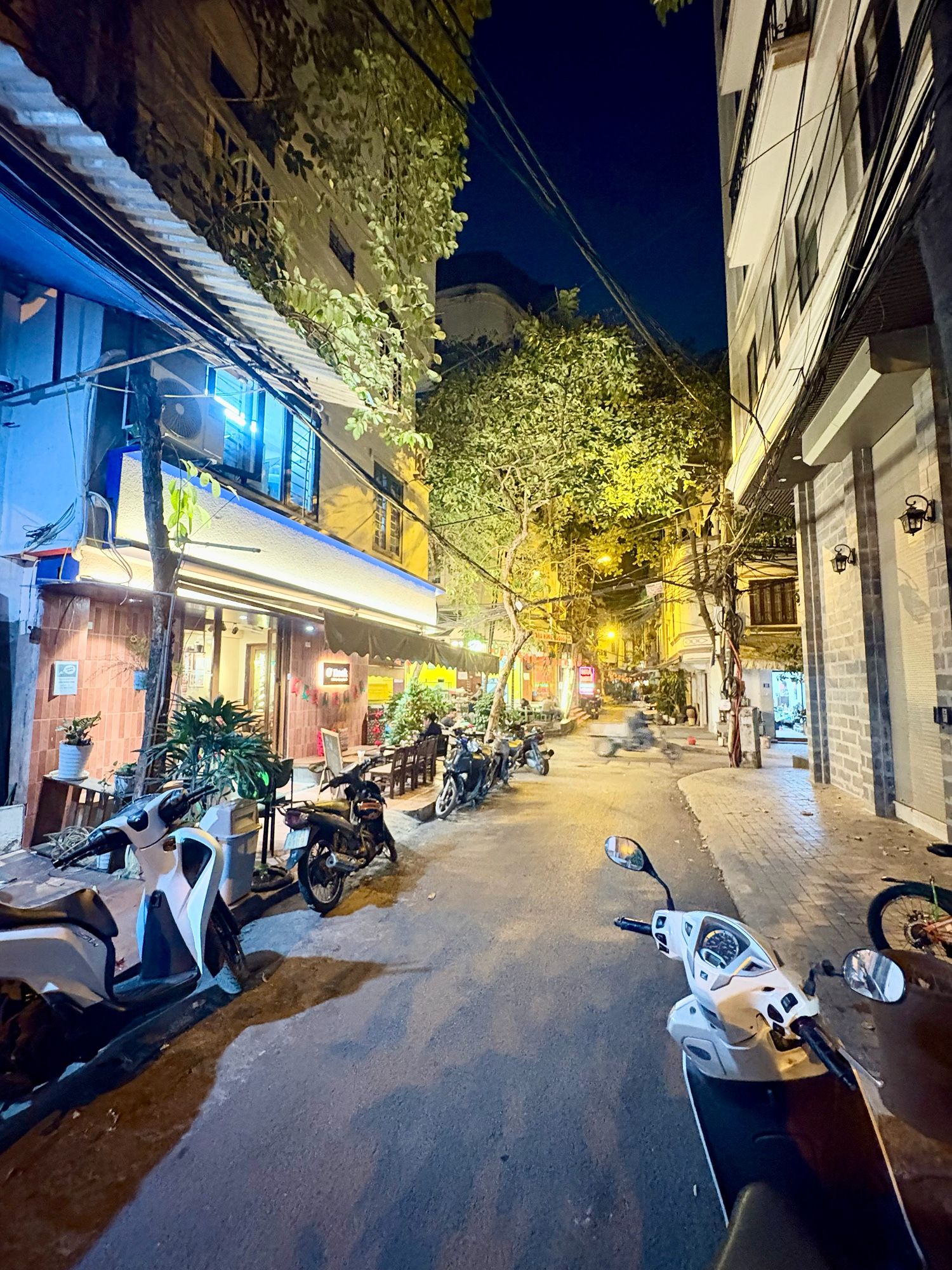 Bán Nhà Võ Văn Dũng 21m2. 3 tầng. mặt tiền 4.5m. giá 11 Tỷ Đống Đa Hà Nội