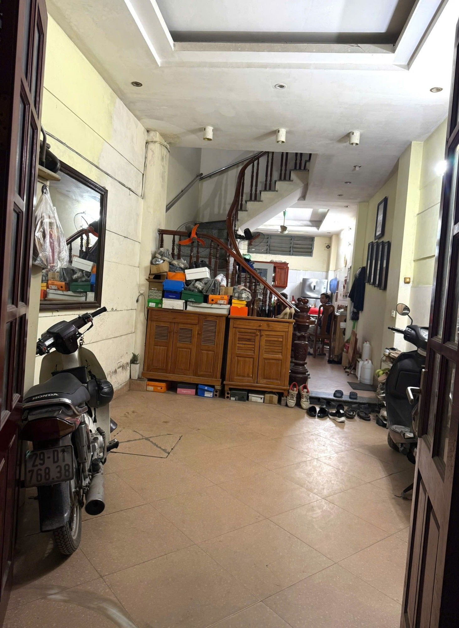 Bán Nhà Hoàng Hoa Thám 46m2. 5 tầng. mặt tiền 3.5m. giá 12 tỷ Ba Đình Hà Nội