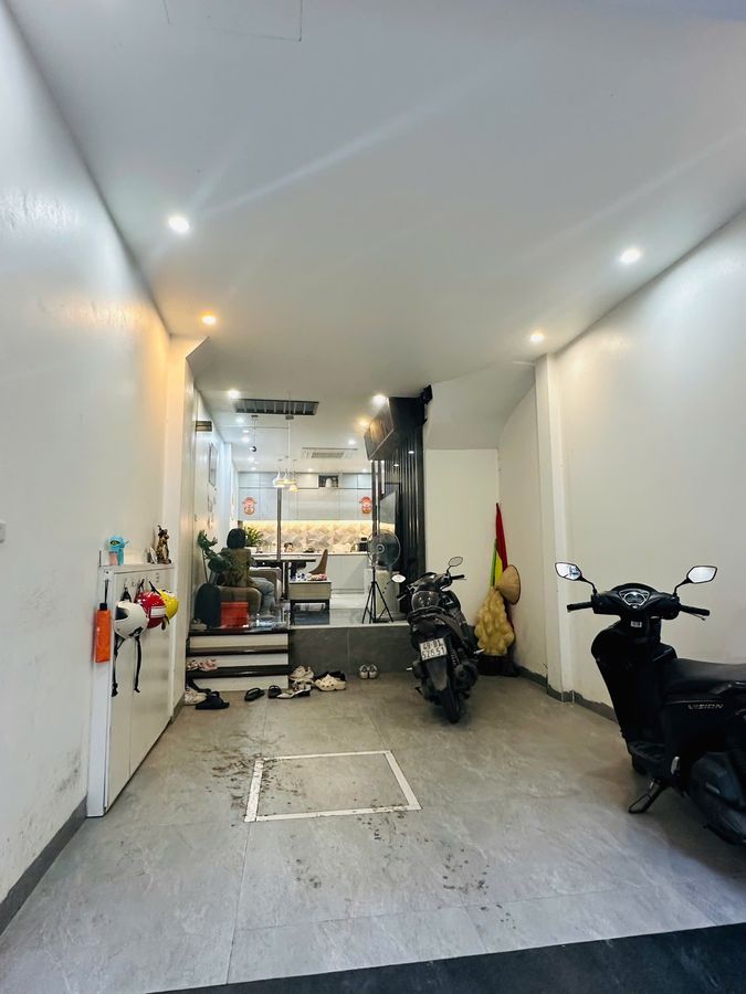 Cần Bán Gấp! Nhà Hoàng Văn Thái 43m² – Gara Ô Tô – 5 Tầng – Giá Tốt 18 Tỷ