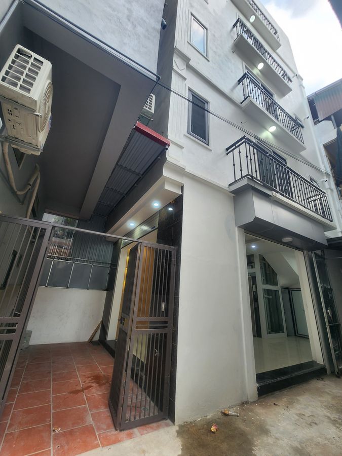 [320] NHÀ LÔ GÓC TẠI PHỐ LỤA HÀ ĐÔNG THOÁNG SÁNG 3 THOÁNG. XEM LÀ MÊ - THANG MÁY ÊM DU. 5 tầng sừng sững.